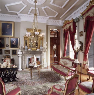 Sitting Room (photo from www.calhounmansion.net)