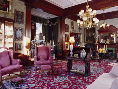 Downstairs reception room(photo from www.calhounmansion.net)